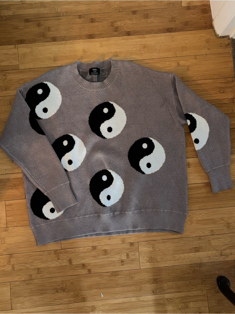 LALA Yin Yang Pattern Crewneck Sweater - Gray & Black